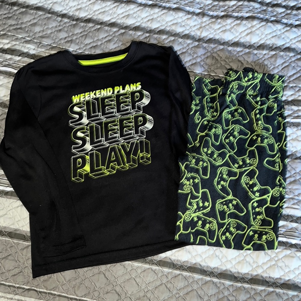 CAT & JACK KID BOY LONG SLEEVE & PANTS PAJAMA SET
